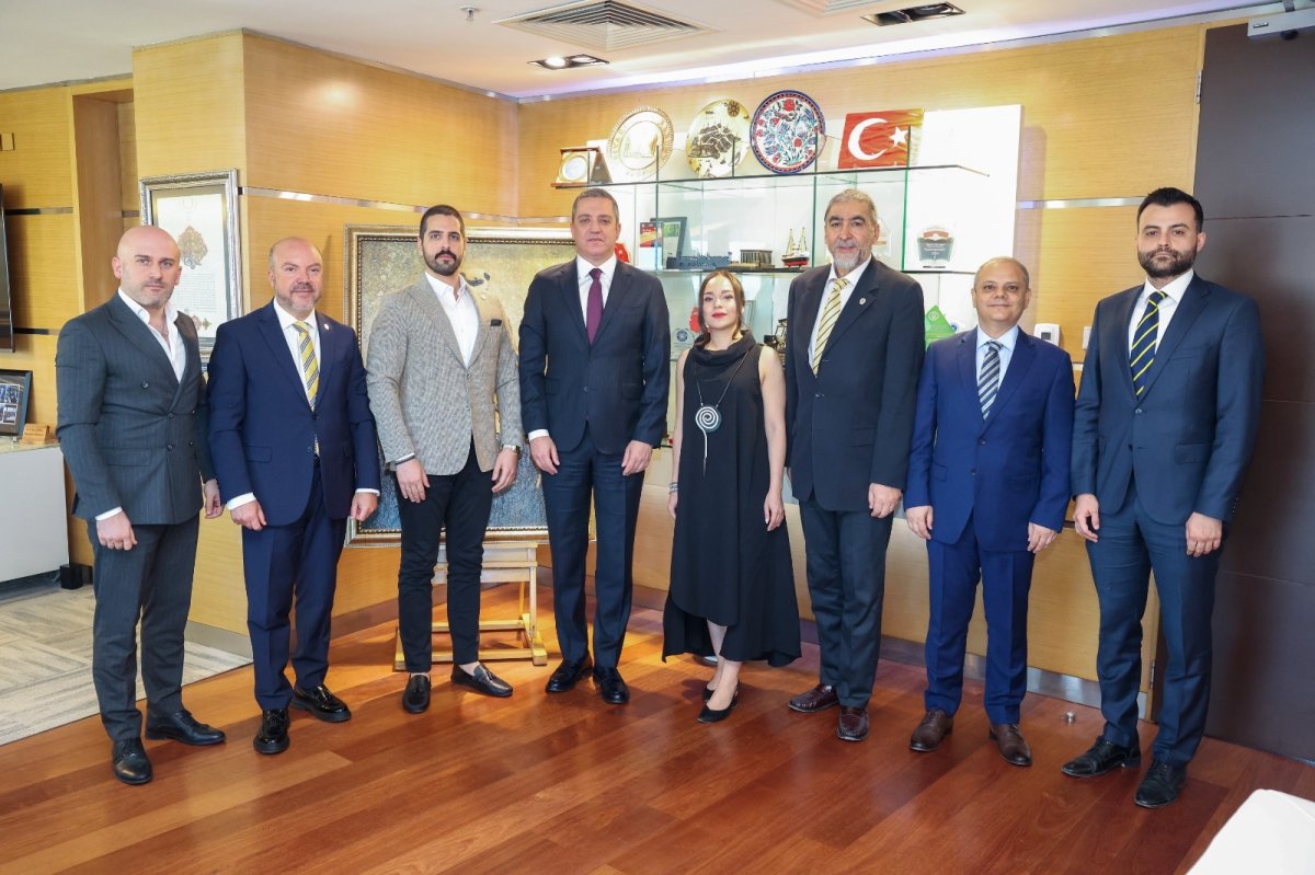 Fenerbahçeli Hukukçular ve Kamu Yöneticileri Derneği’nden TBB’ye Ziyaret 